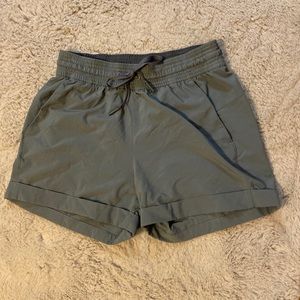 Green Seemless shorts Lululemon